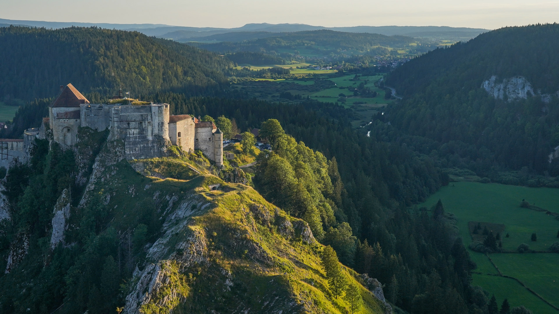 le château de Joux, ancienne forteresse militaire