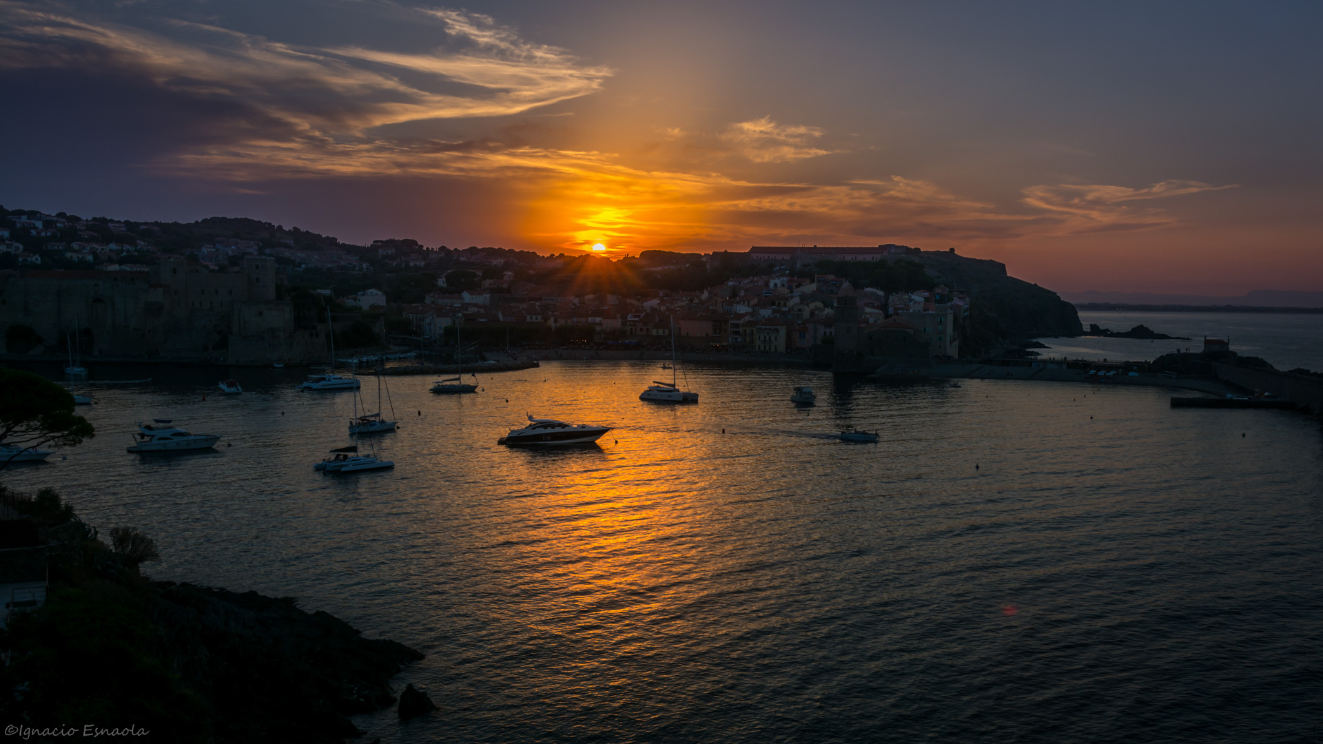 coucher de soleil sur la mer et Collioure