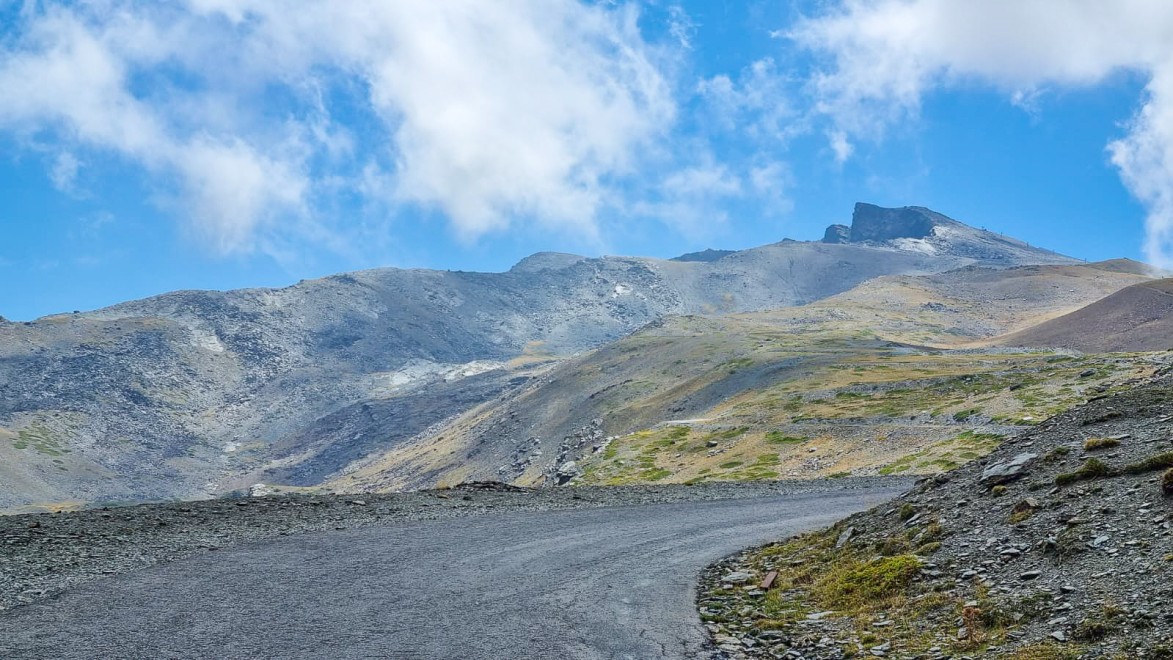 la plus haute route carrossable d'Europe pour rejoindre le Pico Veleta, dans la Sierra Nevada