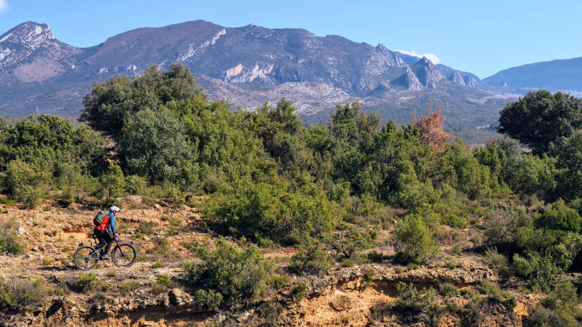 homme à vtt entre Tremp et la Pobla de segur