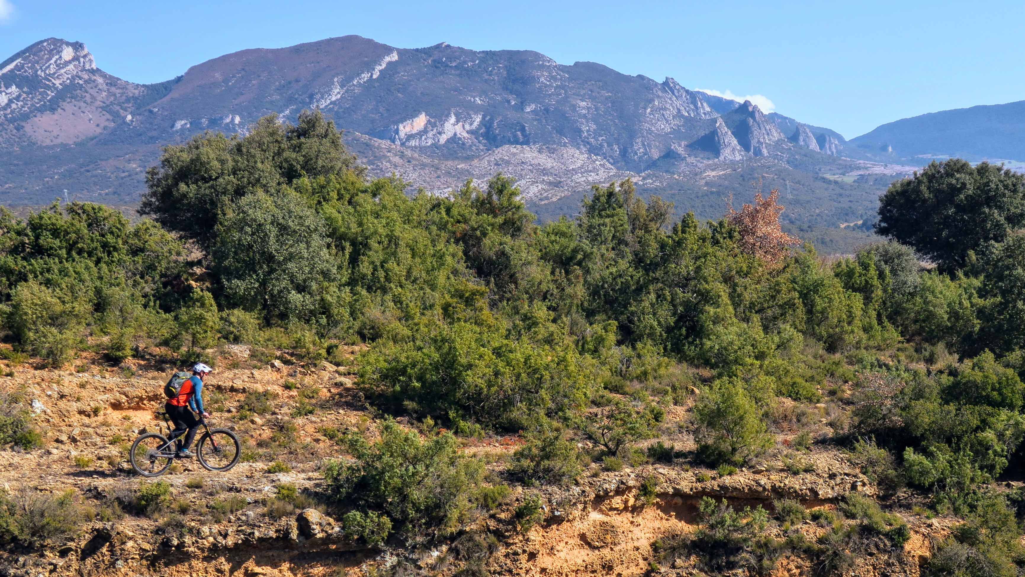 homme à vtt entre Tremp et la Pobla de segur