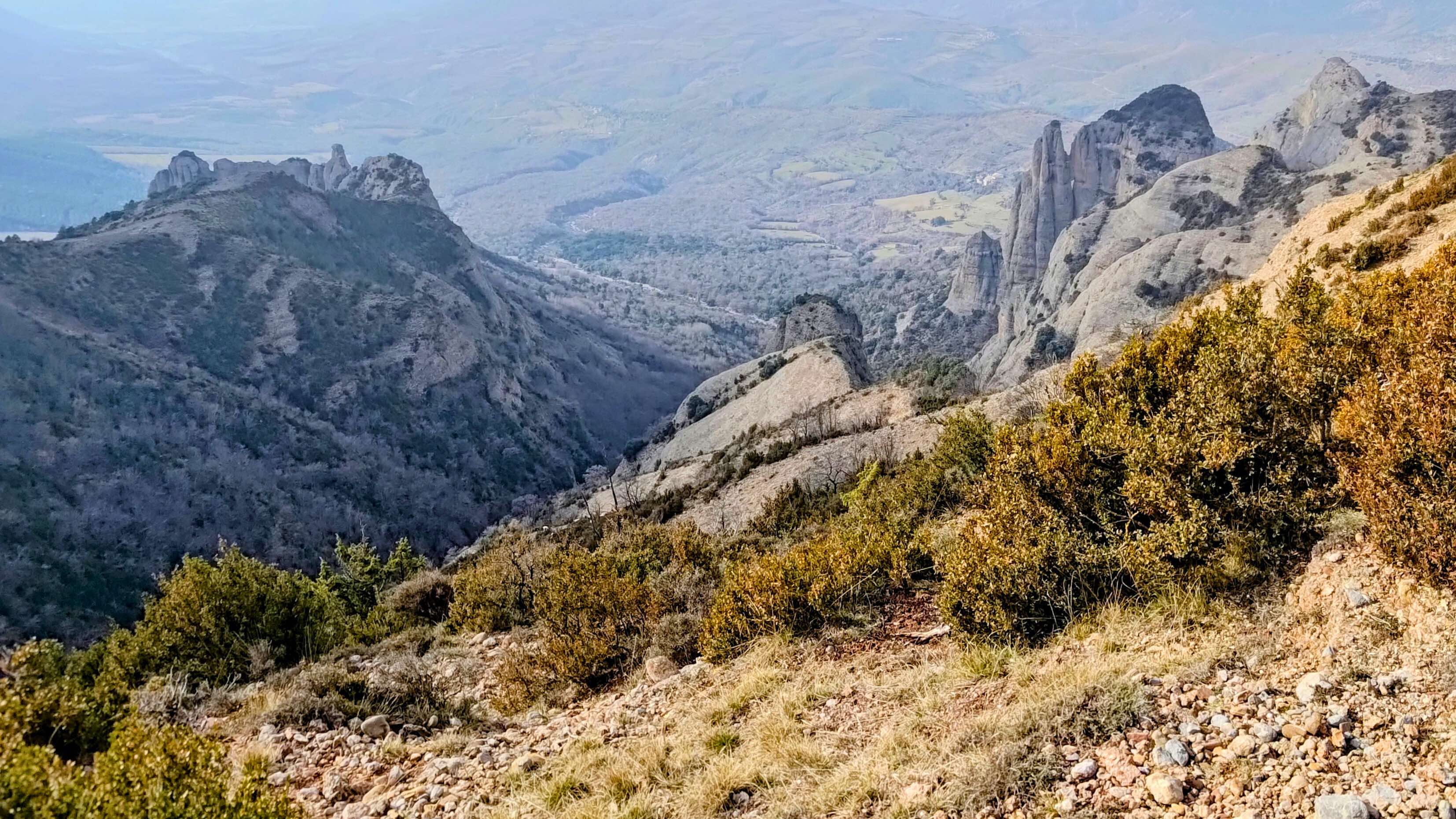 point de vue au bord d'un sentier monotrace