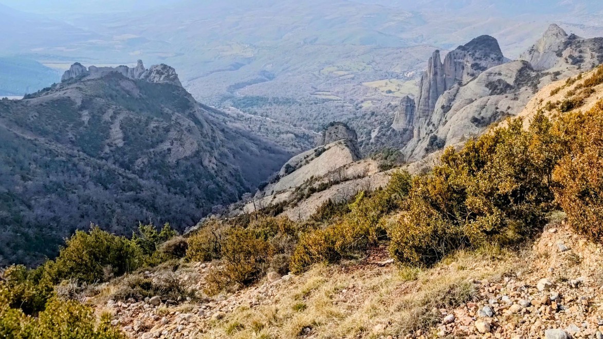point de vue au bord d'un sentier monotrace