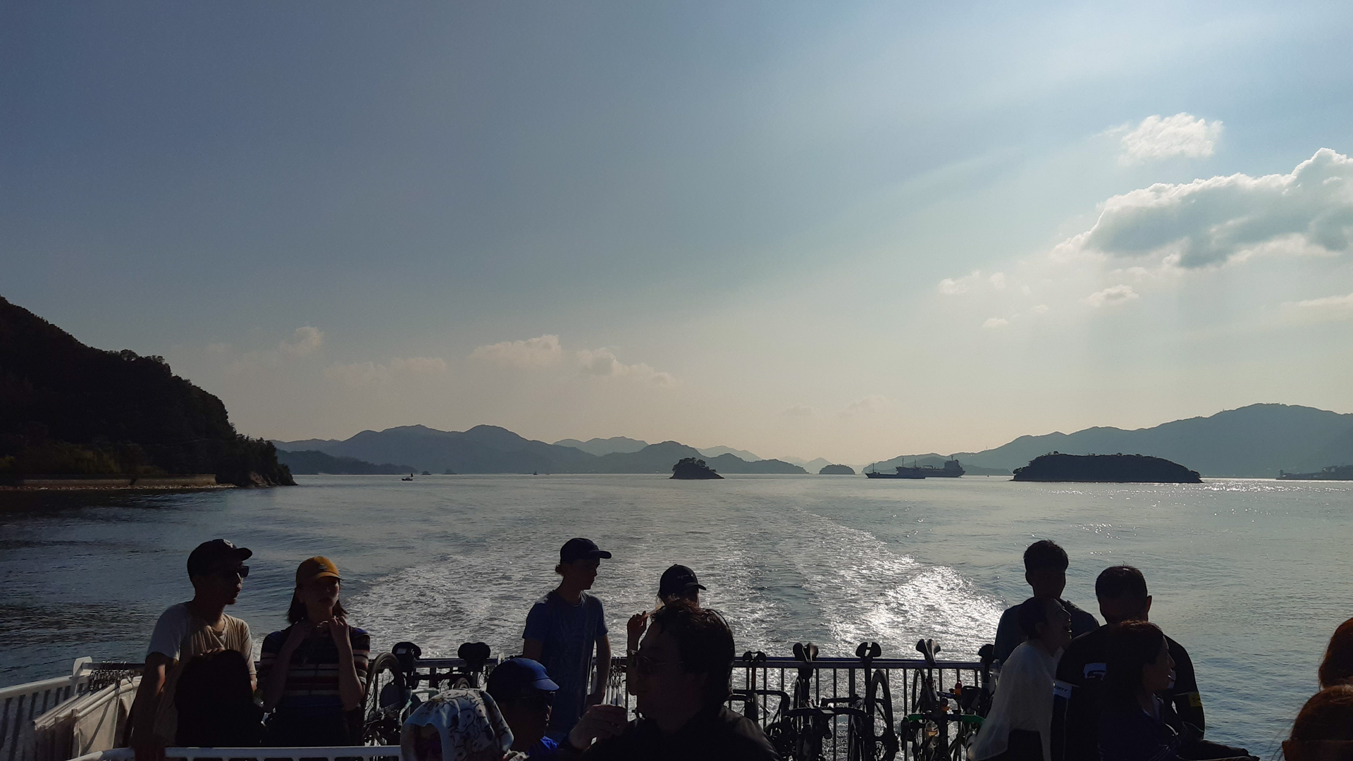 en bateau sur la mer intérieur