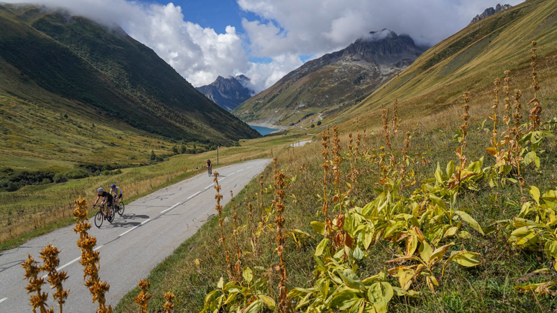 Grande traversée des alpes à velo de route par le col de la croix de fer