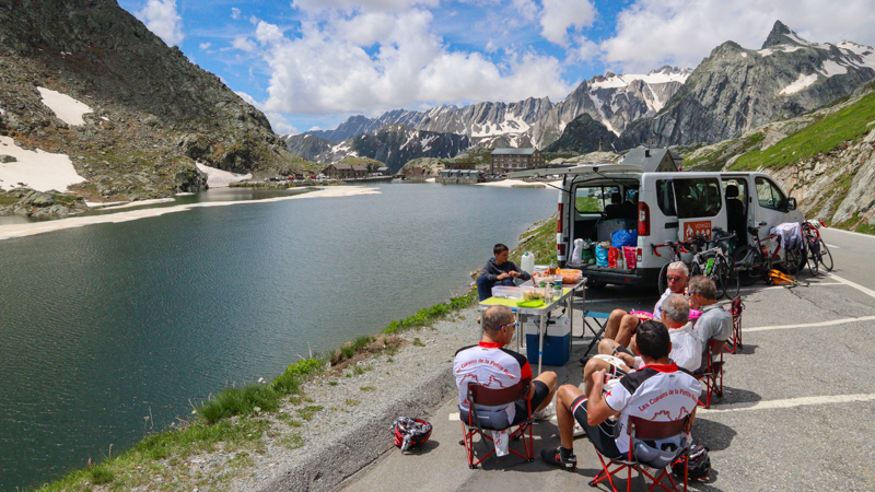 camion assistance et pique-nique sur le parcours