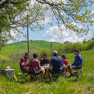 circuit vélo de route avec véhicule assistance