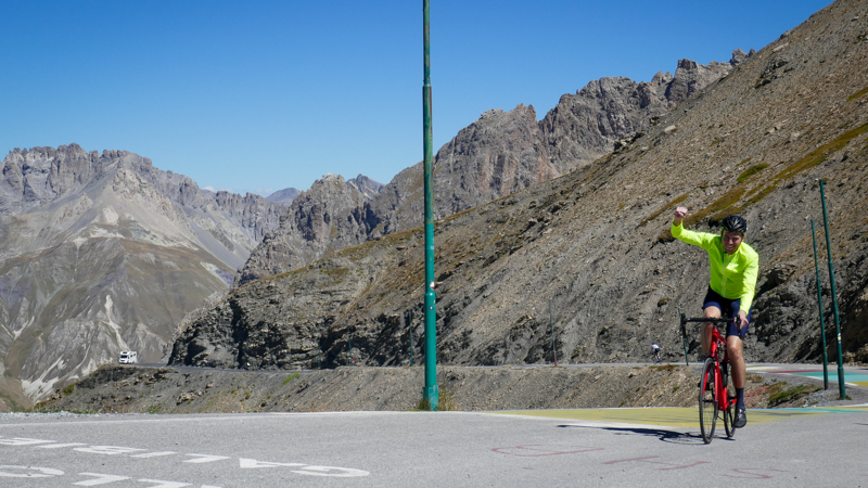 niveau physique et entrainement pour réussir la traversée des grandes alpes à vélo