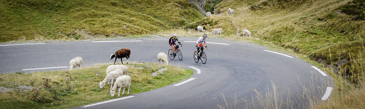grand col cyclo dans les Pyrénées