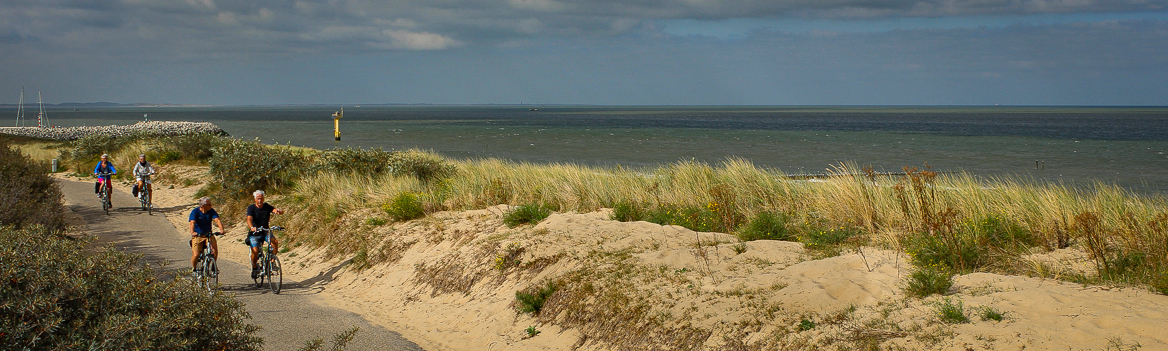 Le long de la côte atlantique à vélo, sur une voie verte