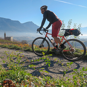 vélo gravel dans les vignobles de Savoie