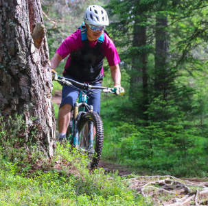 VTT dans les forêts des Dolomites